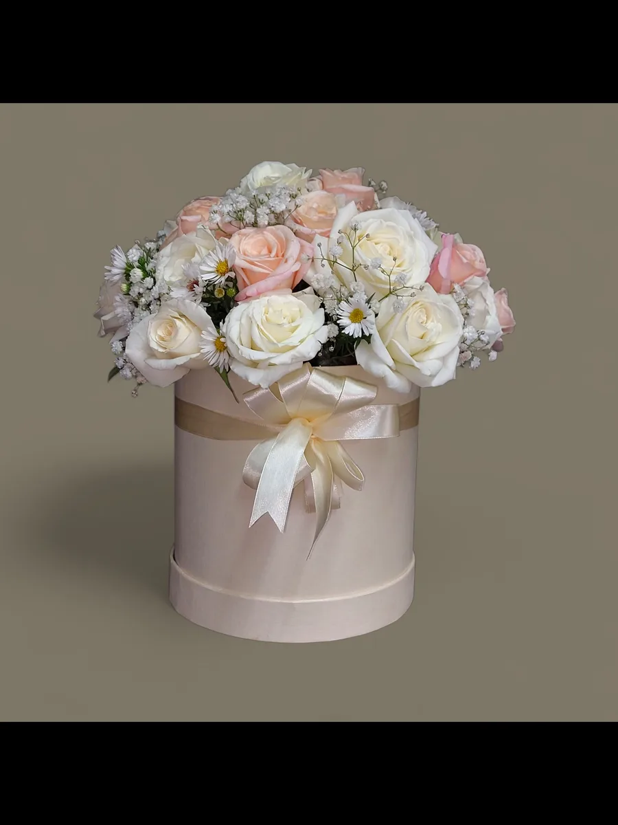 Champagne Garden – Roses Flower Box Champagne Garden roses flower box by RosaBella Flowers